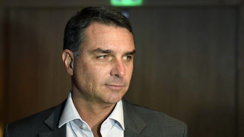 Flávio Bolsonaro criticizes betting and claims that betting contributes to debt